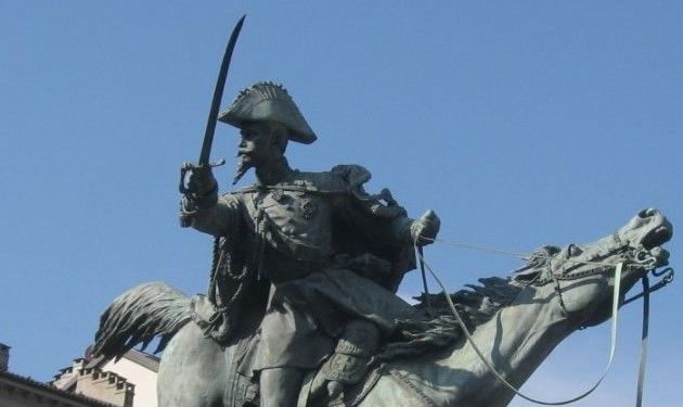 Torino: la storia della statua equestre di piazza Solferino