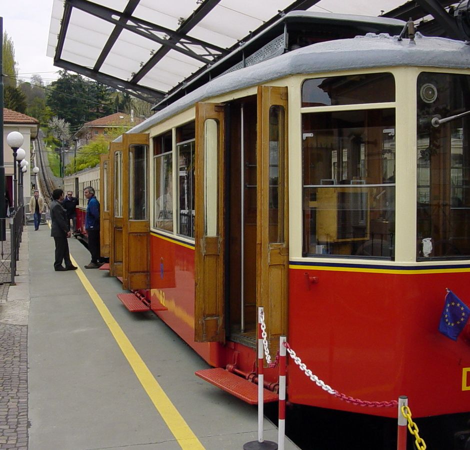 Dopo anni di stop, riaprono il ristorante della Stazione Sassi e il bar a Superga