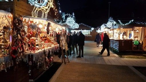 Giochi antichi, fiori, gioielli e design: oggi e domani a Torino mercatini di Natale