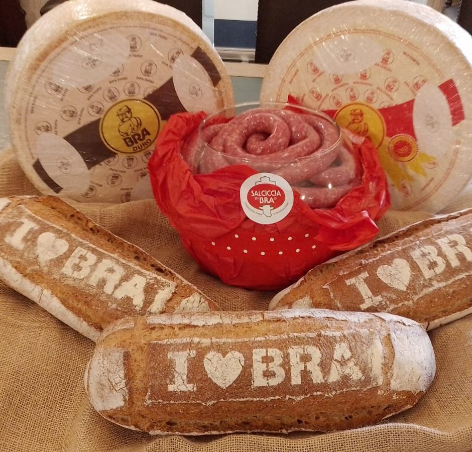La salsiccia di Bra punta a invadere Torino: un weekend dedicato a carne, ma anche formaggio e pane tipico