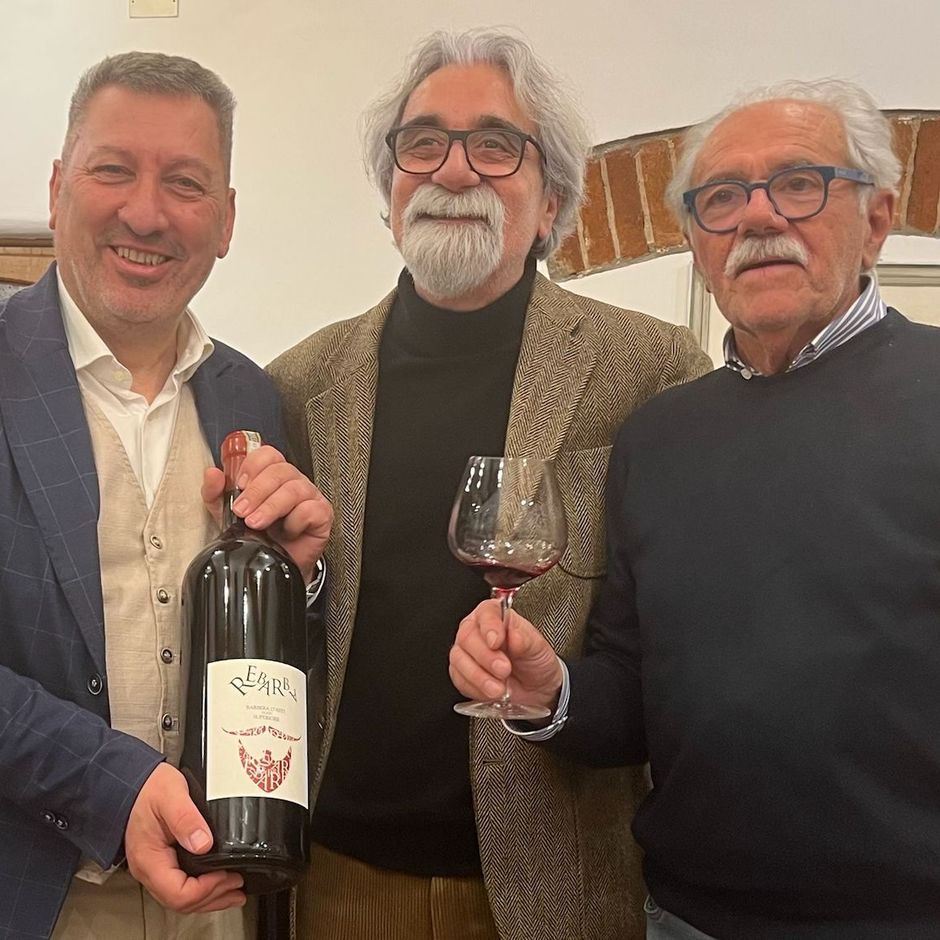 La musica di Peppe Vesicchio imprime “sfericità” alla Barbera. Questo è il segreto di Rebarba della cantina “Post dal Vin”