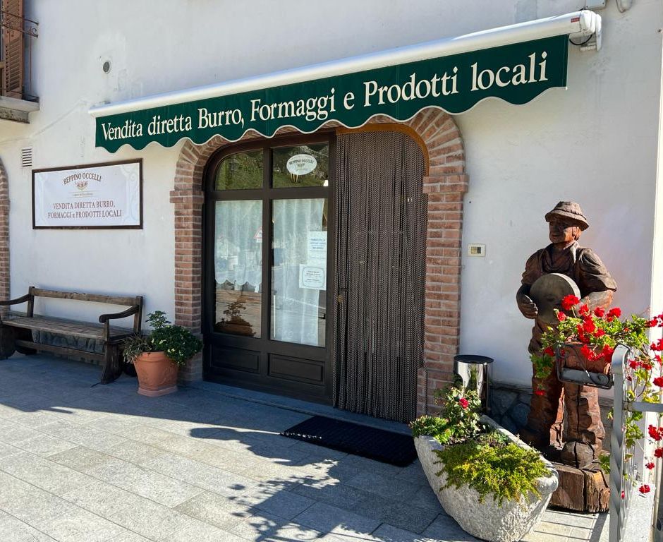 La Valcasotto: la meta ideale per gli amanti del gusto e del sapore, dove è possibile gustare e acquistare deliziosi formaggi.