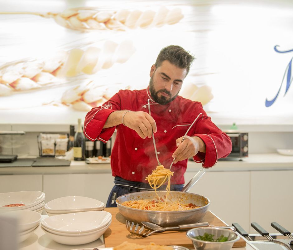 Lo chef Stefano Rufo vi invita a scoprire la tradizione gastronomica molisana, spesso trascurata e poco conosciuta, ma che presenta un’intensa interazione con i prodotti locali.
