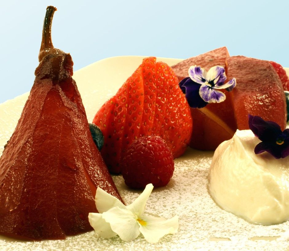 Fiori nel piatto: Pere con mousse di ricotta e Viola