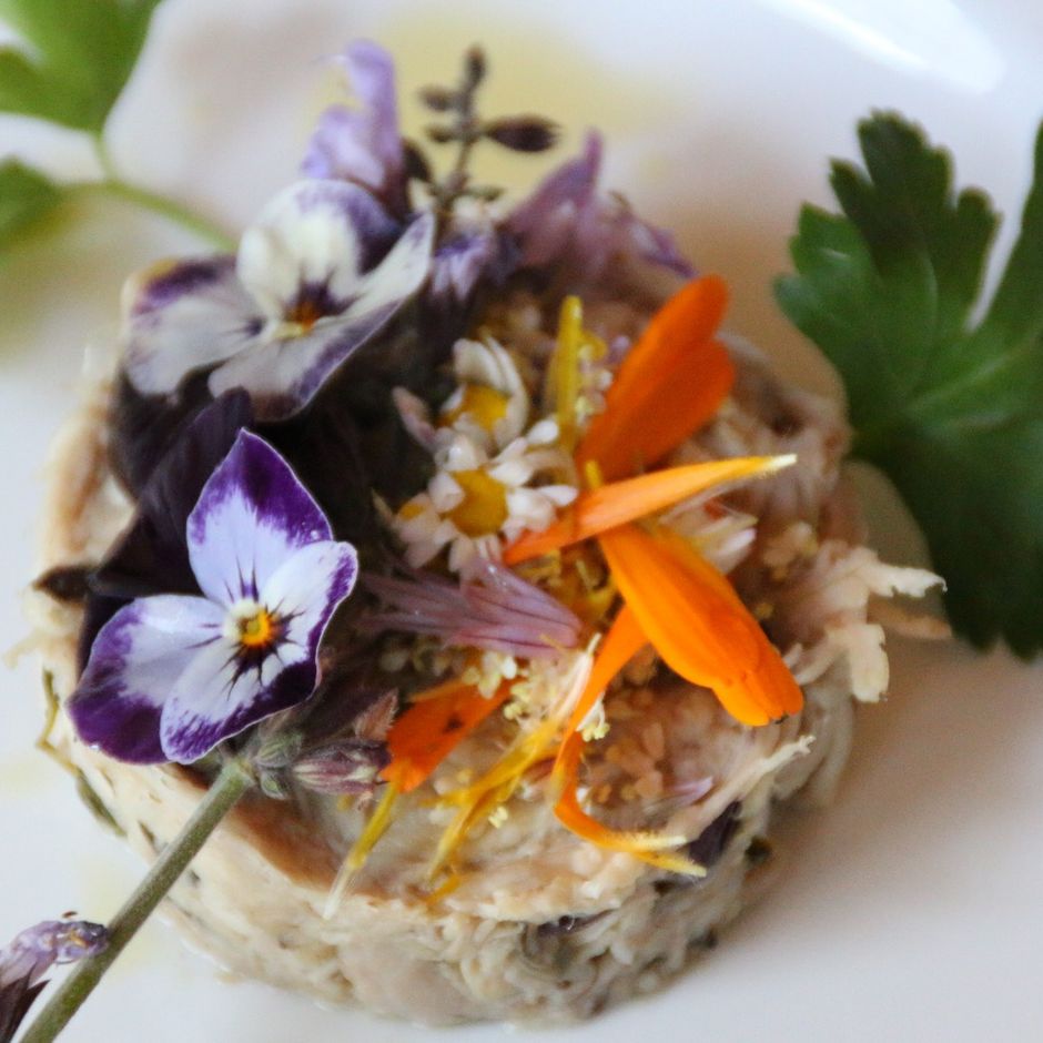 I Fiori nel piatto: il &quot;Tonno di coniglio con i fiori di nasturzio&quot; dello chef Cinzia Chiappori