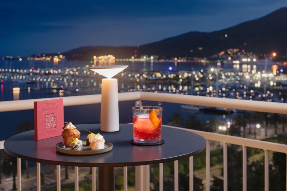 NH La Spezia, The Red Lighthouse Rooftop Bar