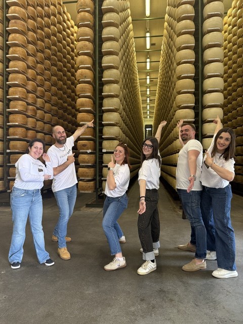 Caseifici Aperti: a Fidenza il Parmigiano Reggiano si scopre dalla stalla alla degustazione