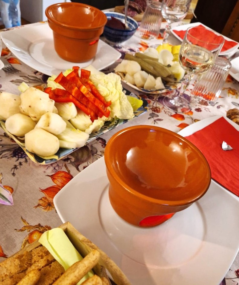 E’ tempo di Bagna Càuda, tradizione di un piatto tipico piemontese (Ricetta) E’ tempo di Bagna Càuda, tradizione di un piatto tipico piemontese (Ricetta)