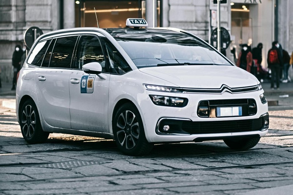 Weekend e partenze improvvise: il nodo dei collegamenti da e per l’aeroporto