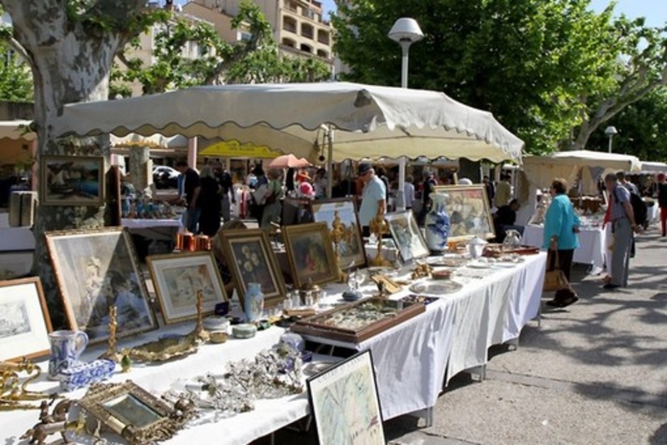 Tanti oggetti e tante curiosità nei marché à la brocante in Costa Azzurra