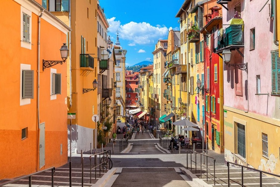 Nizza: La Bibliotech è la nuova discoteca che promette di rivoluzionare la vita notturna della città