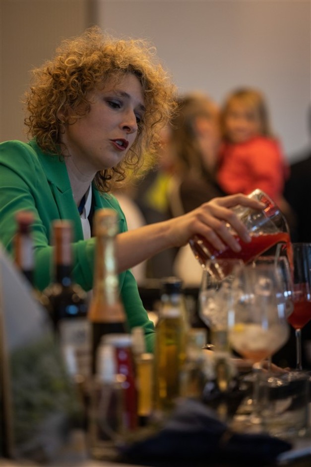 Festival Cucina con i fiori: successo per il cocktail Adelasia ideato dalla barlady Ottavia Castellaro. (FOTOGALLERY) Festival Cucina con i fiori: successo per il cocktail Adelasia ideato dalla barlady Ottavia Castellaro. (FOTOGALLERY)