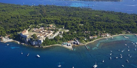 Isola Sainte-Marguerite a Cannes: chi produce rifiuti li deve portare sulla terraferma!