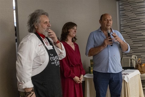 Alassio: l’aperitivo sensoriale dello chef Claudio Di Dio ed i giochi di Monica Panzeri al V Festival della Cucina con i Fiori (Foto e video)