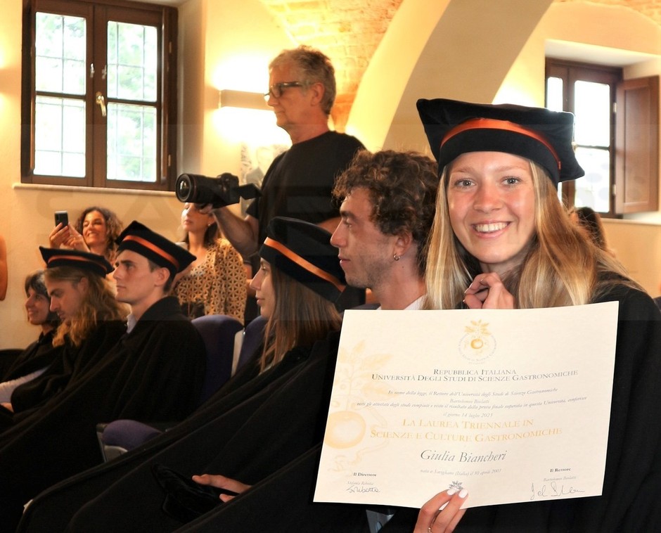 Università di Scienze Gastronomiche di Pollenzo: la prima tesi di laurea sui fiori eduli in cucina