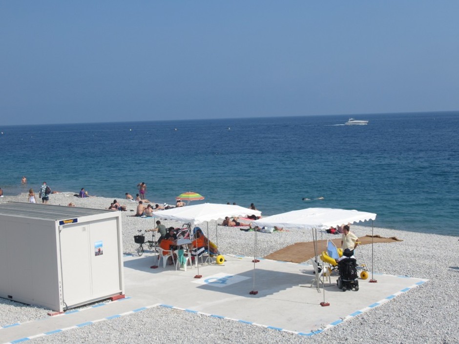 “Uguali a noi”: a Nizza due spiagge per disabili