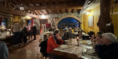 Alle Macine del Confluente di Badalucco una meravigliosa serata dedicata alla scoperta dell'Ormeasco e del Nirasco con i deliziosi piatti dello chef Giancarlo Borgo.