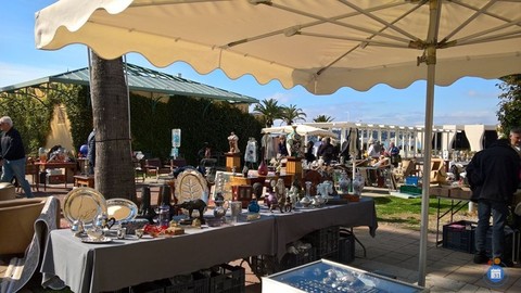 Tanti oggetti e tante curiosità nei marché à la brocante della Costa Azzurra