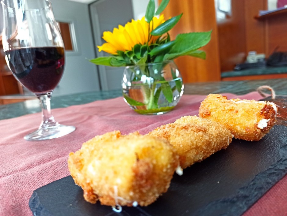 LA RICETTA - Involtini di pollo croccanti con prosciutto cotto e Provolone Valpadana DOP